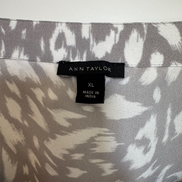 Ann Taylor Abstract Print Tie Hem Blouse - Size XL - Picture 3 of 3